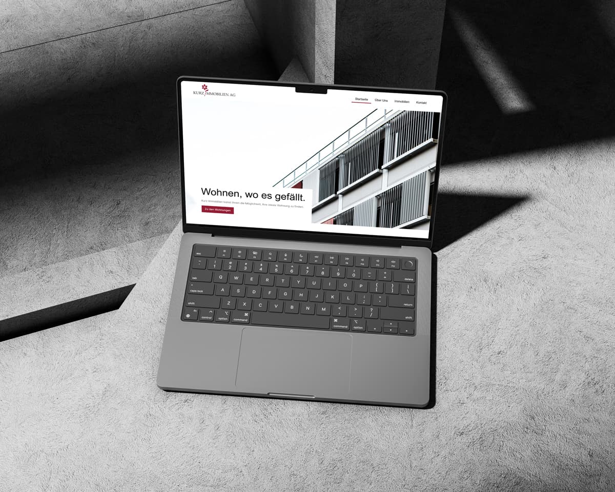 Webfaqja e agjencisë Kurz Immobilien në një laptop